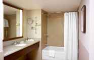 Toilet Kamar 6 Sheraton Vancouver Airport Hotel