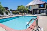 Swimming Pool Econo Lodge Urbandale-Northwest Des Moines