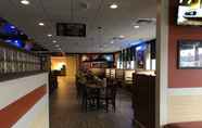 ร้านอาหาร 2 Holiday Inn Danbury-Bethel at Interstate 84, an IHG Hotel