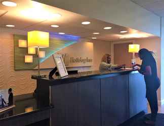 Lobby 2 Holiday Inn Danbury-Bethel at Interstate 84, an IHG Hotel