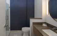 In-room Bathroom 5 Fairfield Inn & Suites by Marriott Spokane Valley