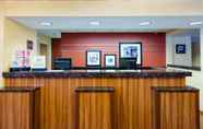 Lobi 7 Hampton Inn Rochester-South