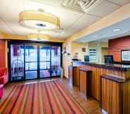 Sảnh chờ 6 Hampton Inn Rochester-South