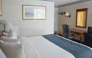 Bedroom 5 Travelodge by Wyndham Milwaukee