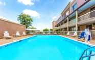 Swimming Pool 3 Days Inn by Wyndham Florence Cincinnati Area