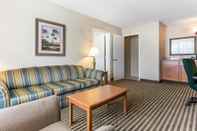 Common Space Quality Inn & Suites