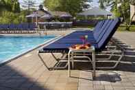 Swimming Pool Doral Arrowwood