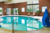 Swimming Pool Doubletree by Hilton Hotel Leominster