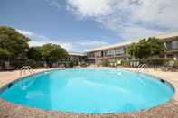 Swimming Pool Days Inn by Wyndham Clinton