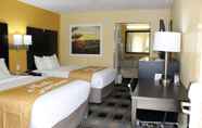 Bedroom 4 Days Inn by Wyndham Canton