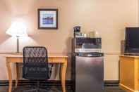 ห้องนอน Econo Lodge Downtown Ottawa