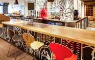 Bar, Cafe and Lounge 7 ibis London Heathrow Airport