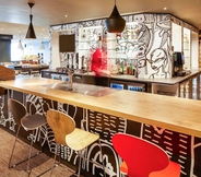 Bar, Cafe and Lounge 7 ibis London Heathrow Airport