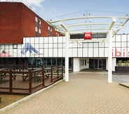 Exterior 6 ibis London Heathrow Airport