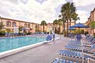 Swimming Pool La Quinta Inn by Wyndham Orlando International Drive North