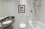 In-room Bathroom 7 Delta Hotels Durham Royal County