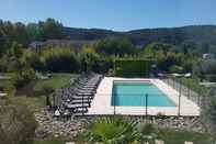 Swimming Pool Ibis Aix en Provence Hotel