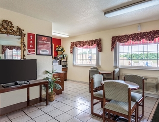 Lobby 2 Econo Lodge & Suites