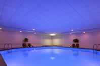 Swimming Pool Ramada by Wyndham Amsterdam Airport Schiphol