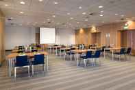 Functional Hall Ramada by Wyndham Amsterdam Airport Schiphol