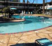 Swimming Pool 6 Kings Inn San Diego