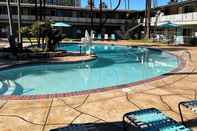 สระว่ายน้ำ Kings Inn San Diego
