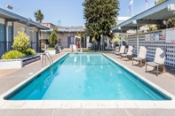 Swimming Pool Travelodge by Wyndham San Francisco Airport North