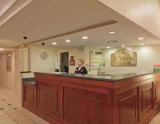 Lobi 2 La Quinta Inn & Suites by Wyndham Warwick Providence Airport