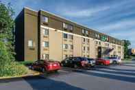 Bangunan La Quinta Inn & Suites by Wyndham Warwick Providence Airport