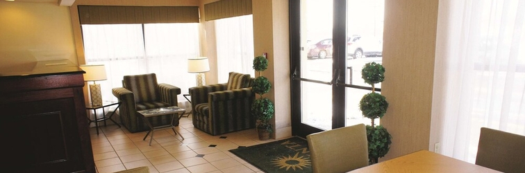 Lobby La Quinta Inn & Suites by Wyndham Warwick Providence Airport