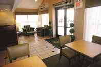 Lobi La Quinta Inn & Suites by Wyndham Warwick Providence Airport