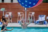 Swimming Pool Clarion Hotel Denver Central