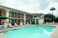 Swimming Pool Days Inn & Suites by Wyndham Columbia Airport