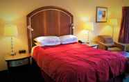 Bedroom 2 Rodeway Inn Humboldt Bay - Redwood Area