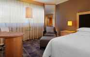 Bedroom 2 Sheraton Frankfurt Airport Hotel & Conference Center