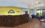 Lobi 2 Days Inn by Wyndham Richmond Hill/Savannah