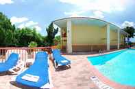 Swimming Pool Quality Inn & Suites Mt Dora North