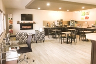 Bar, Cafe and Lounge Quality Inn & Suites Lincoln near I-55