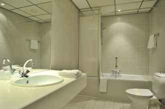 In-room Bathroom 4 Golden Tulip L'Escaut