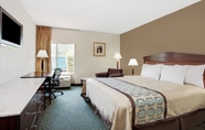 Bedroom 2 Days Inn by Wyndham Newport News City Center Oyster Point