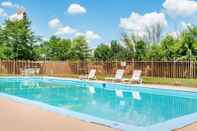Swimming Pool Quality Inn & Suites Lafayette I-65