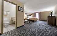 Kamar Tidur 3 Quality Inn & Suites Lafayette I-65