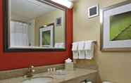 Toilet Kamar 7 Courtyard by Marriott Rockaway Mount Arlington