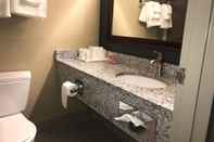 In-room Bathroom Framingham Inn