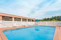 Swimming Pool Baymont by Wyndham Rocky Mount I-95