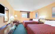 Bedroom 4 Days Inn by Wyndham Canastota/Verona