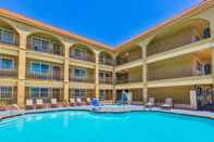 สระว่ายน้ำ Best Western San Diego/Miramar Hotel