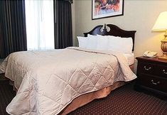 Bedroom 2 Quality Inn And Suites Skyways