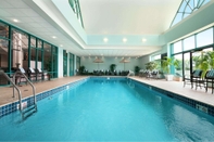 Swimming Pool Embassy Suites by Hilton Chicago Lombard Oak Brook