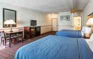 Bedroom 3 Quality Inn Near Mammoth Mountain Ski Resort